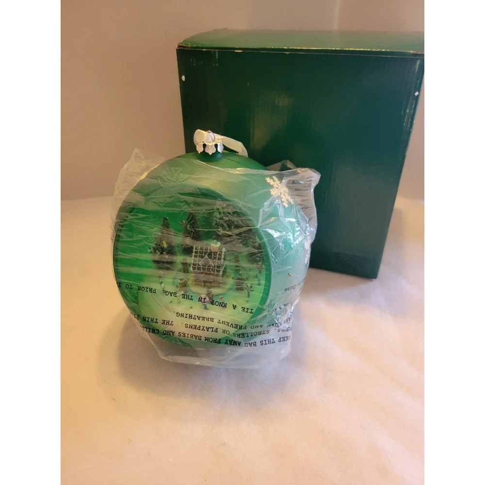 Vtg Mr Christmas Sparkling Scene Ornament Animated musical Gingerbread‎ Village